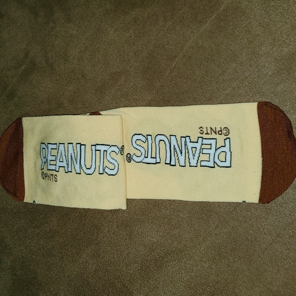 4 for $18 Peanuts Charlie Brown/Snoopy socks - Picture 3 of 3